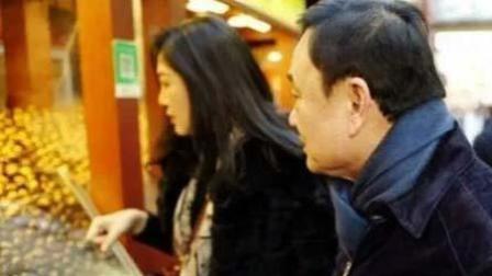 要闻主菜单 英拉现身北京板栗摊