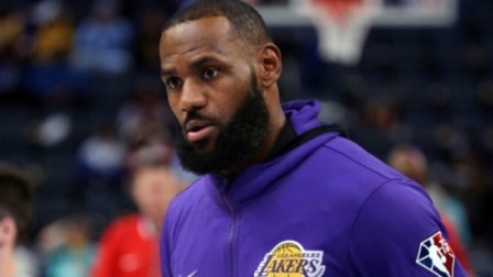 NBA热辣资讯 詹姆斯输球后言论遭批！美媒：不尊重太阳勇士