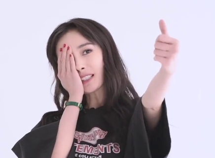 杨幂官方粉丝团 杨幂现场教学自拍pose