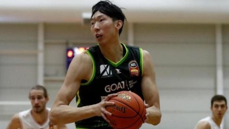 体育24小时速递 周琦NBL季前赛第二战 7投5中砍下17分12板3帽2助！