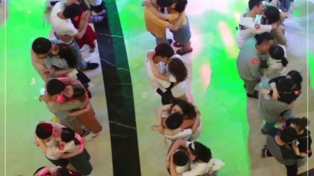 吻到脱臼！吻到昏厥！只为一枚钻戒！