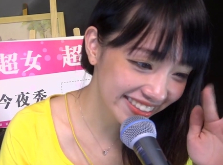 818超女聊天室 余姿昀狂甩长发初显摇滚气场