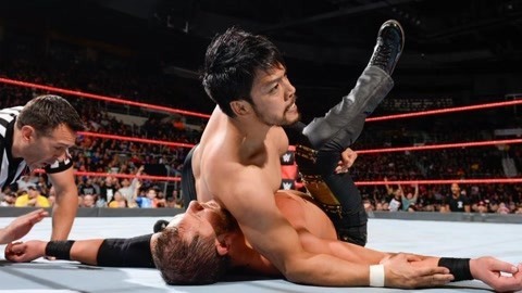 wwe美国职业摔角 伊丹英雄首秀与芬组队 轻松战胜米兹伙伴
