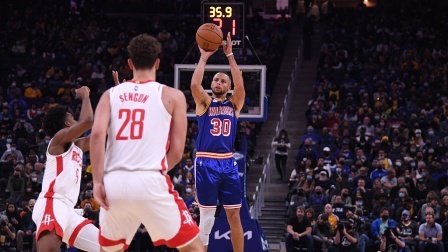 2021-2022赛季NBA集锦 NBA常规赛-普尔25+5 库里20分 勇士轻松灭火箭领跑NBA