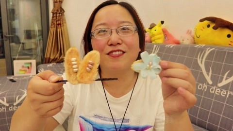 梁小轩和轩妈试吃各种美食 芒果核也能做发卡