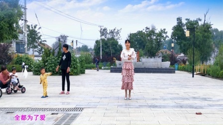 实景广场舞《心会跟爱一起走》轻松快乐