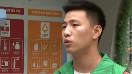 每日新闻报 车窗被砸裂 监控还原真相