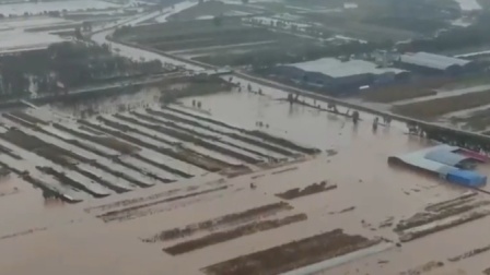 山西乌马河洪水决堤现场：多个村庄被淹，上万人连夜转移