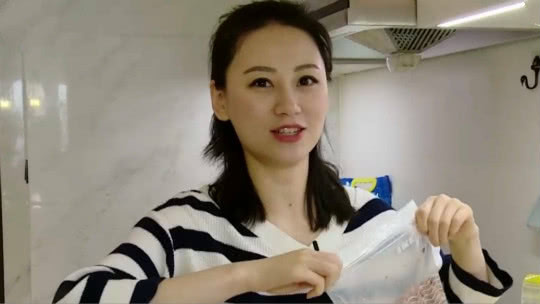 人气美食 香椿拌豆腐放大招