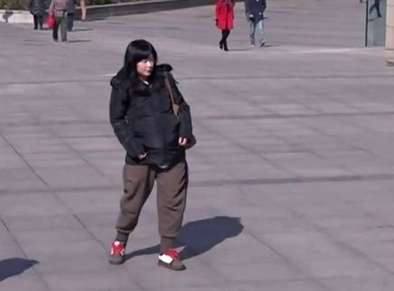 街头临产 助人姐妹医院痛哭