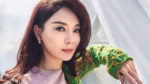 Cover star 陈数游艇性感自曝婚姻美满