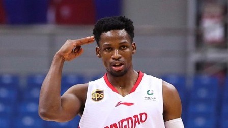 CBA 18/19赛季 青岛VS辽宁第二节：吉布森命中“格林式”不讲理三分