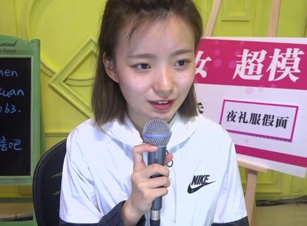 818超女聊天室 陈卓璇一大波“丑照”即将出世