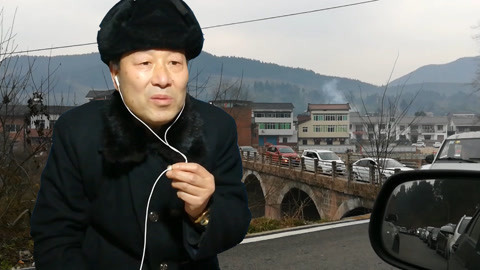 唱罢吹灯 快过年了，打工老大爷直播演唱《想家的时候》感动无数人
