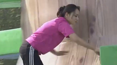 男生女生向前冲 第九季 选手自带“美女光环”身手敏捷速度惊人