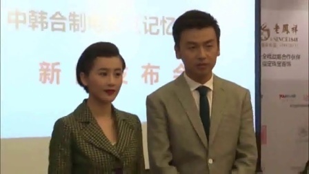 雷佳音身穿大裤衩搭配澡堂拖鞋现身机场 这双黄色长袜真是骚气 170930