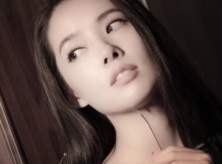 我们的街拍时刻 郭碧婷的一颦一笑美得像幅画