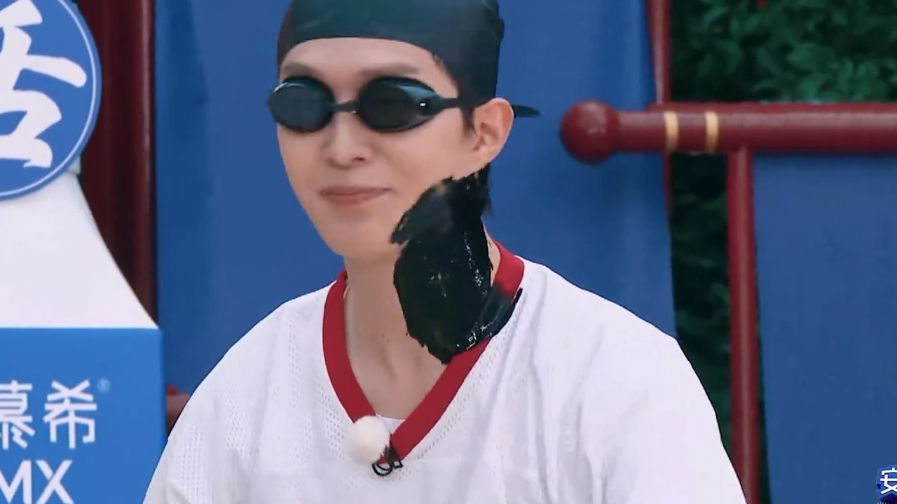 奔跑吧 第9季 精华版：范丞丞被王鹤棣抹成小黑人