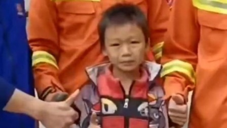 @所有人 8岁男孩成功营救男童，收到“消防志愿者”聘书