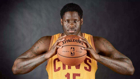 NBA流言收割机 曝本内特将接受左膝关节镜手术，预计将让他无法留在火箭