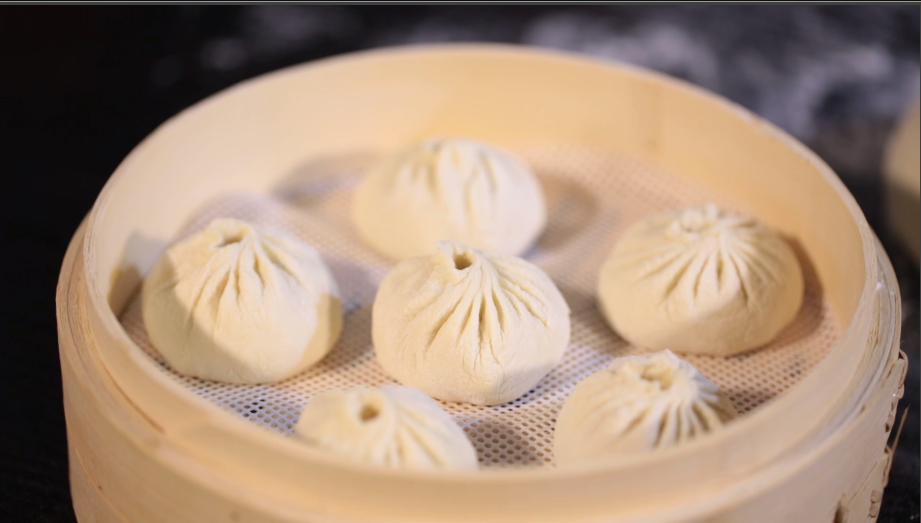 美&middot;食 小吃店早餐包子的褶子印是这样包出来的，手法太美我学不来