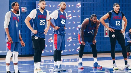 NBA流言收割机 76人公布众将裸足身高！恩比德2米13，西蒙斯2米07