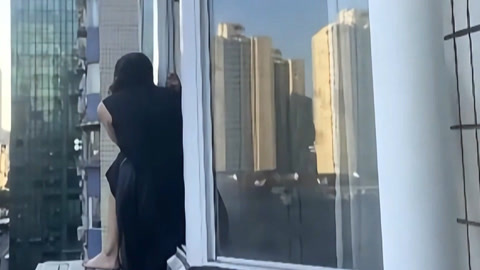 传奇故事 命悬窗外