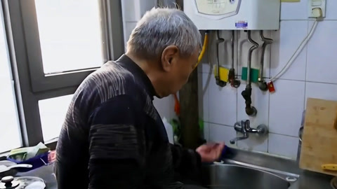 小区疏通“堵心管” 住户商户开发商各执一词