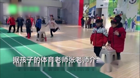 裤子掉了也坚持跳完，小学生跳绳考试夺得满分