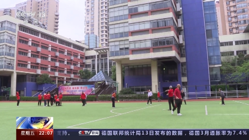 新闻1+1 《新闻1+1》 20230414 中小学体育场地，如何向社会开放？