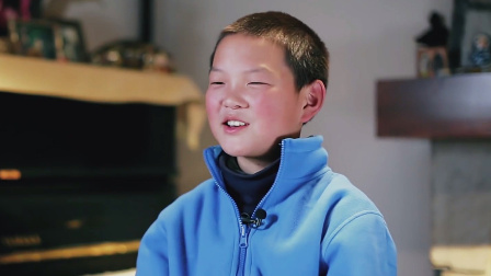 变形计之平行世界 父子二人喂猪难忍臭味