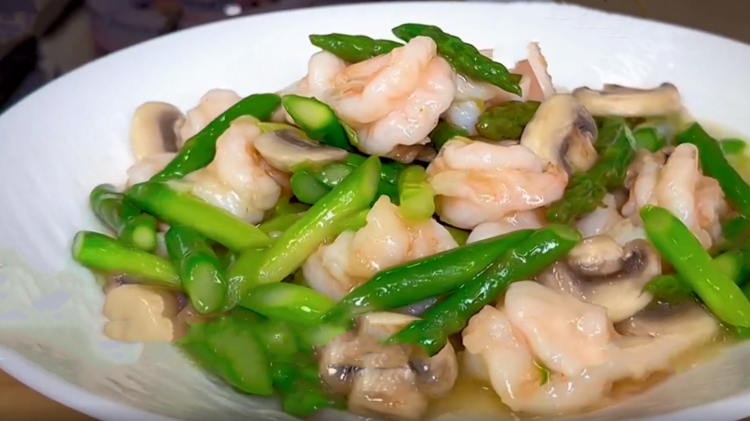 人气美食 夏季鲜味小炒 芦笋炒虾仁