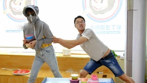 美女家务事 小晴冒充阿姨领无硼砂泥