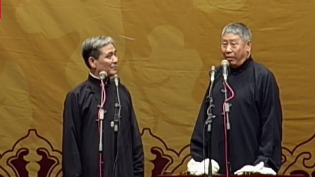 俩哥们精通各种兵器，被称为镖局的保镖