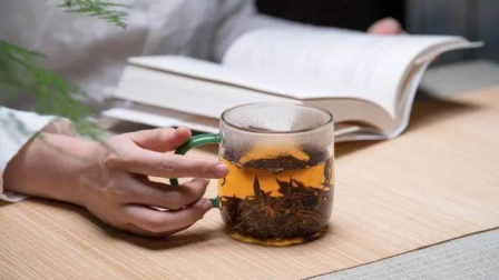 健康之路 喝茶喝不对反增病症风险？结果太让人意外了！