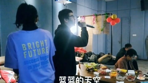 唱罢吹灯 小帅哥这嗓音太棒，演唱现场小伙伴们惊呆了