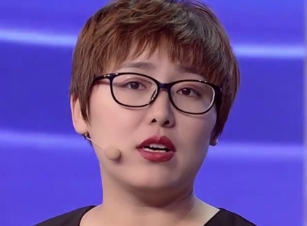 跨时代战书 媳妇辞去工作摆起地摊照顾婆婆