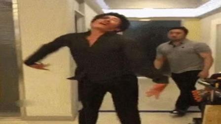 猿创精选 逗比头次扮演丧尸 一看就有舞蹈功底 99
