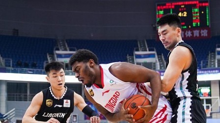 CBA 18/19赛季 青岛VS辽宁第二节：约翰逊压哨打板命中，青岛领先2分结束半场