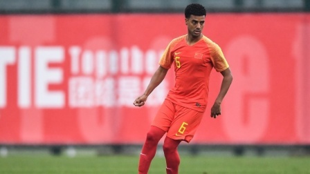 中国男足冲击2022世界杯 阿兰与队友告别返回巴西 远离家人曾多次流泪