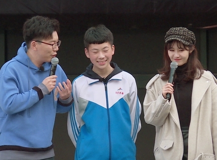 少年争当纯爷们拒擦护肤品