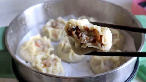 梁小轩和轩妈试吃各种美食 轩妈自制烧麦