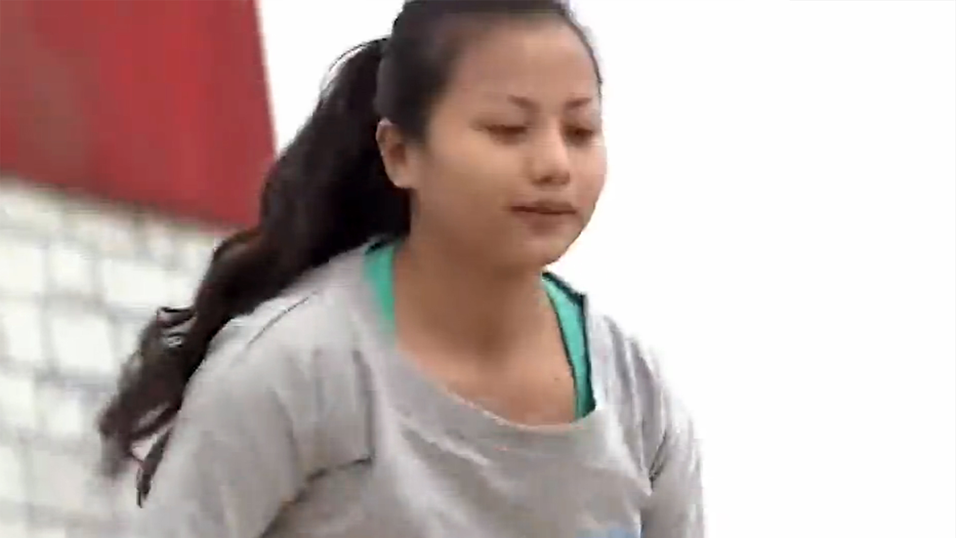 男生女生向前冲 空乘美女组团闯关 学姐打头阵