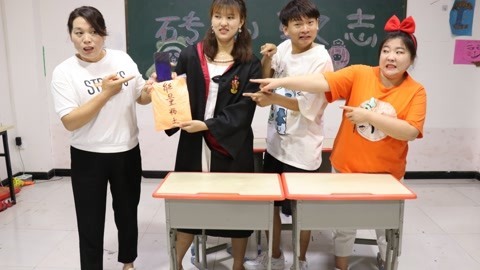 美女家务事 老师的手机没电了，小晴用能量粘土帮助老师，这闪充速度真厉害