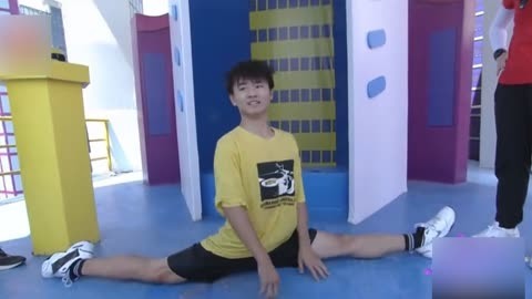 男生女生向前冲第15季 舞蹈专业男生灵动闯关 登顶之后现场展示劈叉