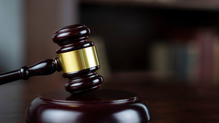 给已婚女同事发“么么哒”被辞退 法院判了