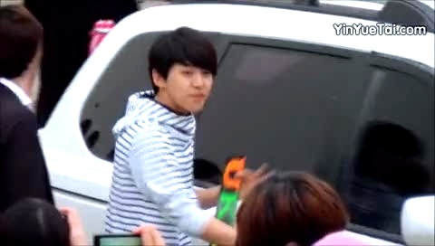 IU kiss&cry 青少年周刊纪念庆祝公开放送下班 主东浩 饭拍版 12/05/16-U-Kiss (UKiss)