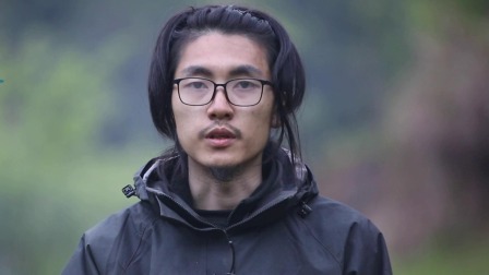 极限生存&middot;遗弃的村落 白队离开生存区域触犯底限惹怒导演 违规捕获渔场十多斤包头鱼充饥