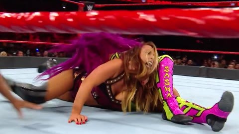 wwe美国职业摔角 夏洛特后台受访：开心回到擂台 与娜塔莉亚争冠