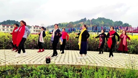 广场舞《女人是世界最美丽的花》给你温暖和牵挂